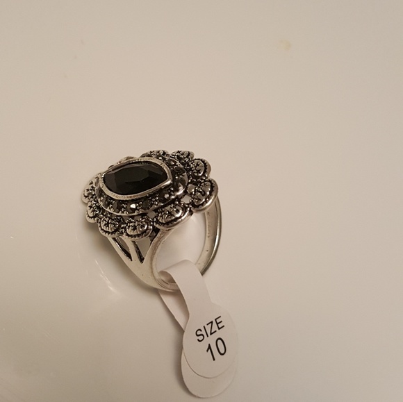Ring - Picture 3 of 3
